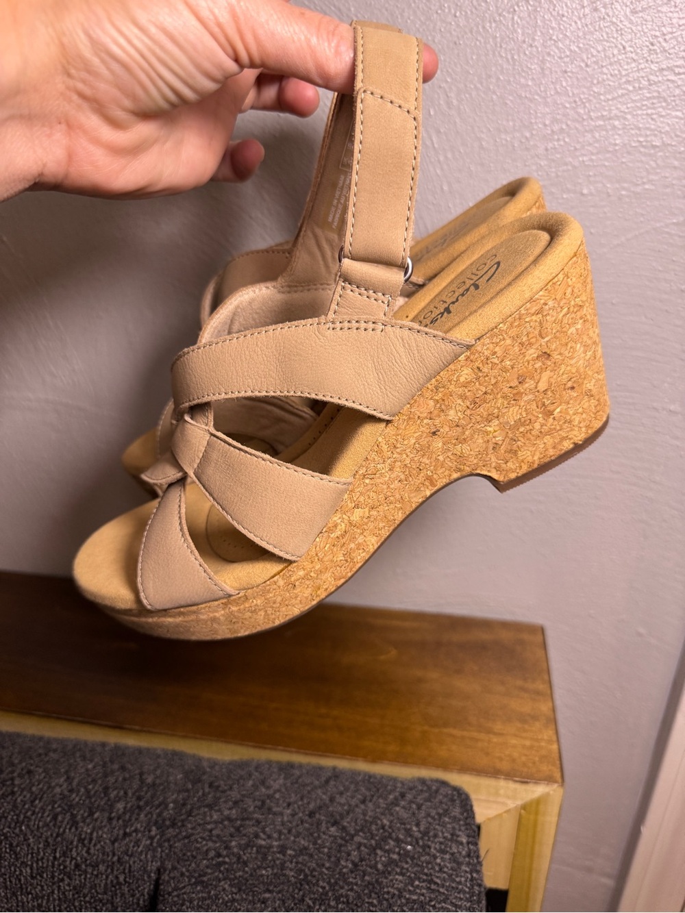 Clarks “Giselle Beach” Cork Wedge Sandals Neutral Comfort Excellent Condition - Picture 3 of 6